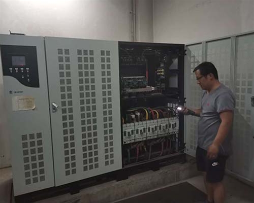 太原电视台300KVA UPS维护及12V 200AH电池更换